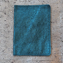 Ladda bild till bildvisaren Passport Case - Blue Duck