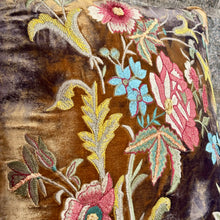 Ladda bild till bildvisaren Cushion Lola Embroidery Shaded Brown 40x40cm NYHET