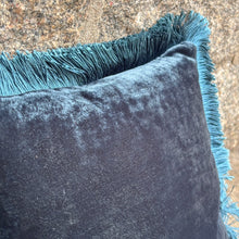 Ladda bild till bildvisaren Cushion Deluxe Opera/Indigo Fr 27x27cm
