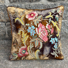 Ladda bild till bildvisaren Cushion Lola Embroidery Shaded Brown 40x40cm NYHET