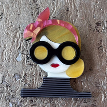 Ladda bild till bildvisaren Brosch Chic Lady Anna