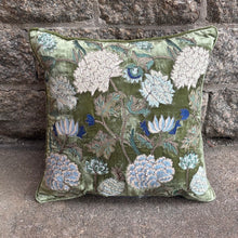 Ladda bild till bildvisaren Cushion Deluxe Milva Light Green 40x40cm