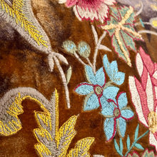 Ladda bild till bildvisaren Cushion Lola Embroidery Shaded Brown 40x40cm NYHET