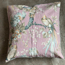 Ladda bild till bildvisaren Cushion Vintage Birds 50x50cm