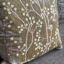 Ladda bild till bildvisaren Cushion Deluxe Berries Silver Green 40x40cm