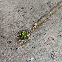 Ladda bild till bildvisaren Vintage Necklace Olivine (Nr.228)