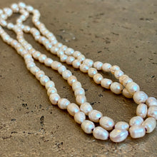 Ladda bild till bildvisaren Necklace Pink Pearls