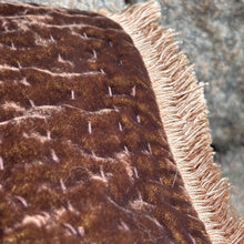 Ladda bild till bildvisaren Throw Deluxe Dark Brown / Beige Fringe 130x180cm