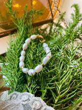 Ladda bild till bildvisaren Bracelet - White Pearls