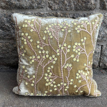 Ladda bild till bildvisaren Cushion Deluxe Berries Silver Green 40x40cm