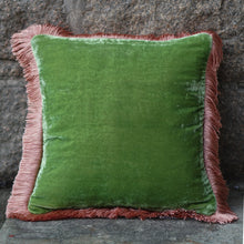 Ladda bild till bildvisaren Cushion Deluxe Emerald Peach Fr 27x27cm