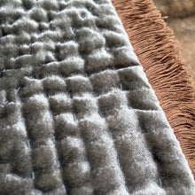 Ladda bild till bildvisaren Throw Lake/Sandstone Fr. 130x170cm