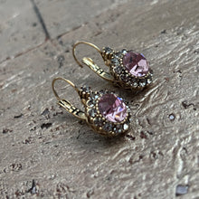 Ladda bild till bildvisaren Vintage Earring Cyclamen Opal (No.398)