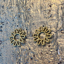 Ladda bild till bildvisaren Earrings Golden Flower