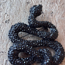 Ladda bild till bildvisaren Brosch Snake Nero