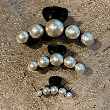 Ladda bild till bildvisaren Hårklämma Pearls Black