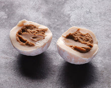 Ladda bild till bildvisaren Pink Marc de Champagne Truffle