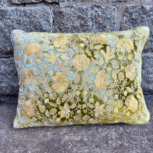 Ladda bild till bildvisaren Cushion Deluxe Embroidery Tiana Shaded Mint 30x40cm