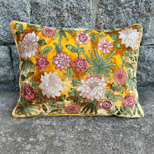 Ladda bild till bildvisaren Cushion Bouquet Embroidery Shaded Oro 30x40cm
