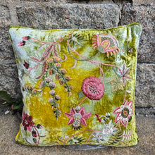 Ladda bild till bildvisaren Cushion MME Bovary Shaded Mint 30x30cm
