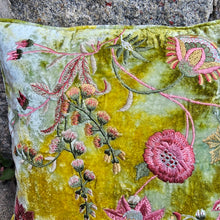 Ladda bild till bildvisaren Cushion MME Bovary Shaded Mint 30x30cm