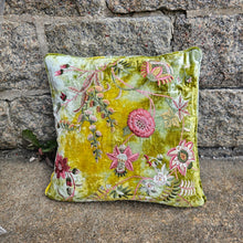 Ladda bild till bildvisaren Cushion MME Bovary Shaded Mint 30x30cm