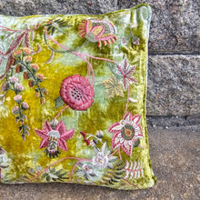 Ladda bild till bildvisaren Cushion MME Bovary Shaded Mint 30x30cm