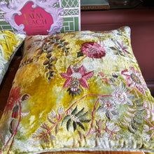 Ladda bild till bildvisaren Cushion MME Bovary Shaded Mint 30x30cm