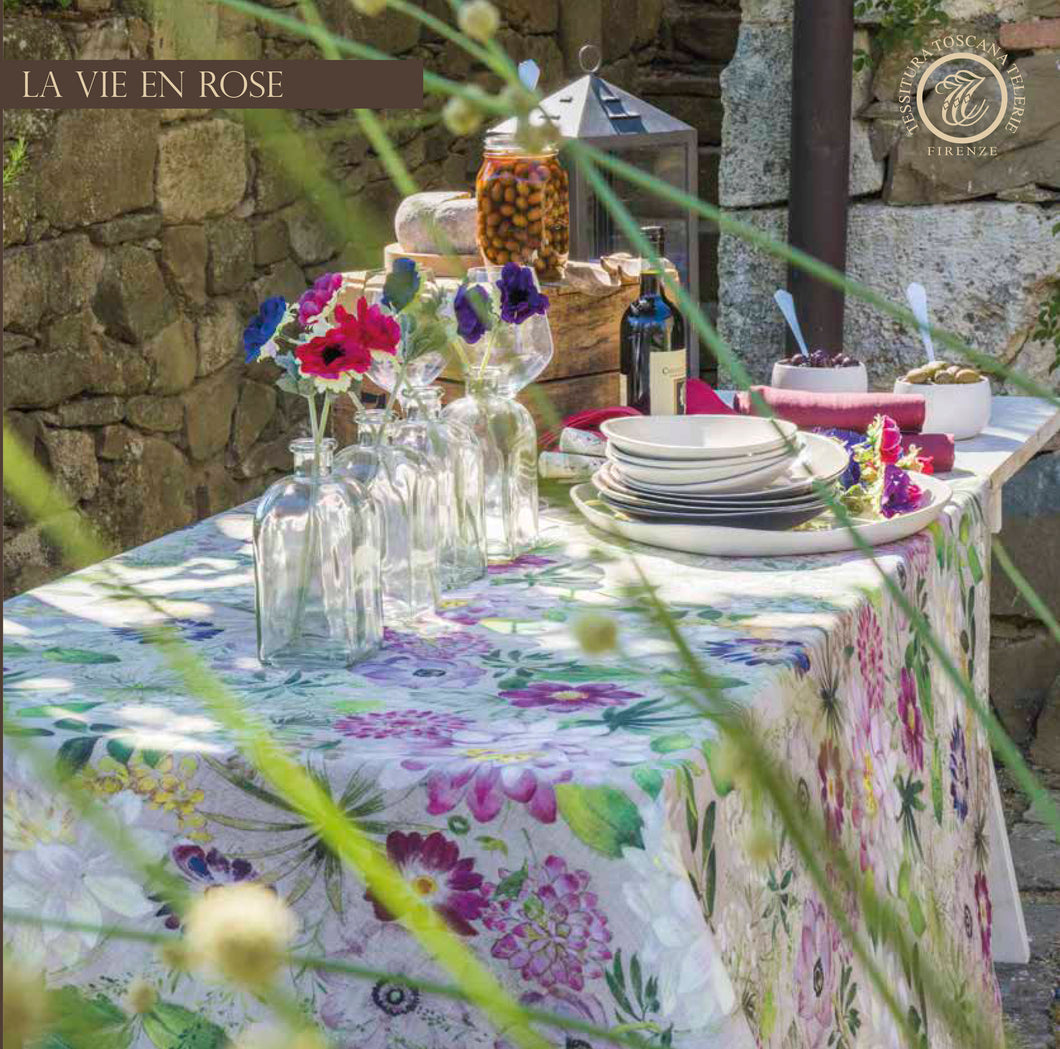 La Vie En Rose - Table Cloth