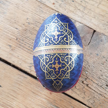 Ladda bild till bildvisaren Fabergé Tin Egg Regal V
