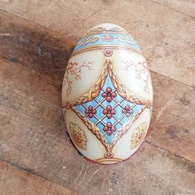 Ladda bild till bildvisaren Fabergé Tin Egg II